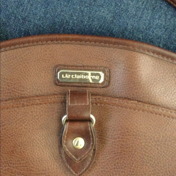 Liz Claiborne Brian leather cross body purse - Picture 2 of 6